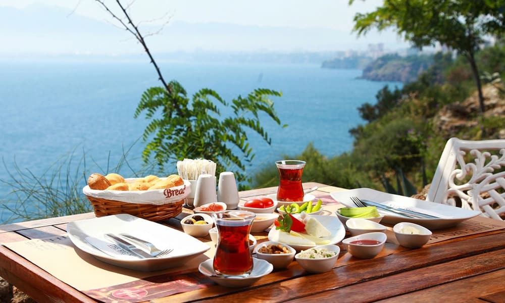 Antalya'da Kahvaltı Kültürü ve En İyi Kahvaltı Mekanları