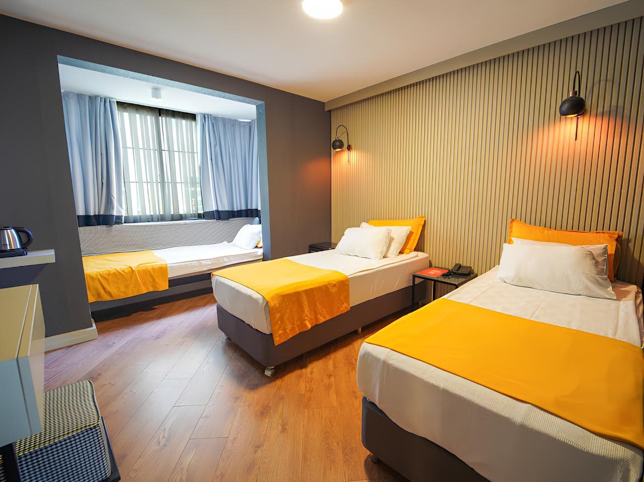 Üç Tek Kişilik Yataklı Oda