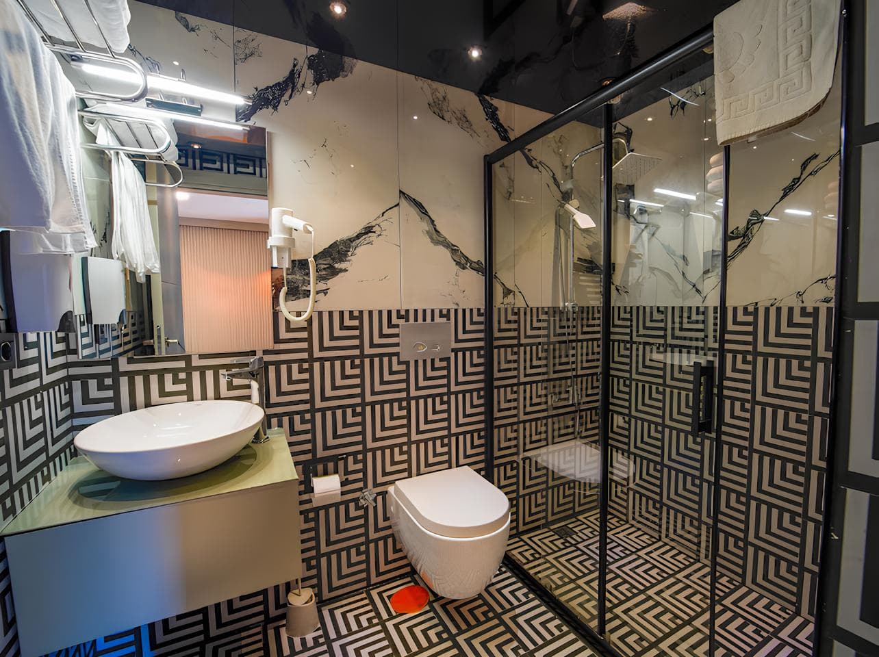 Üç Tek Kişilik Yataklı Oda 2